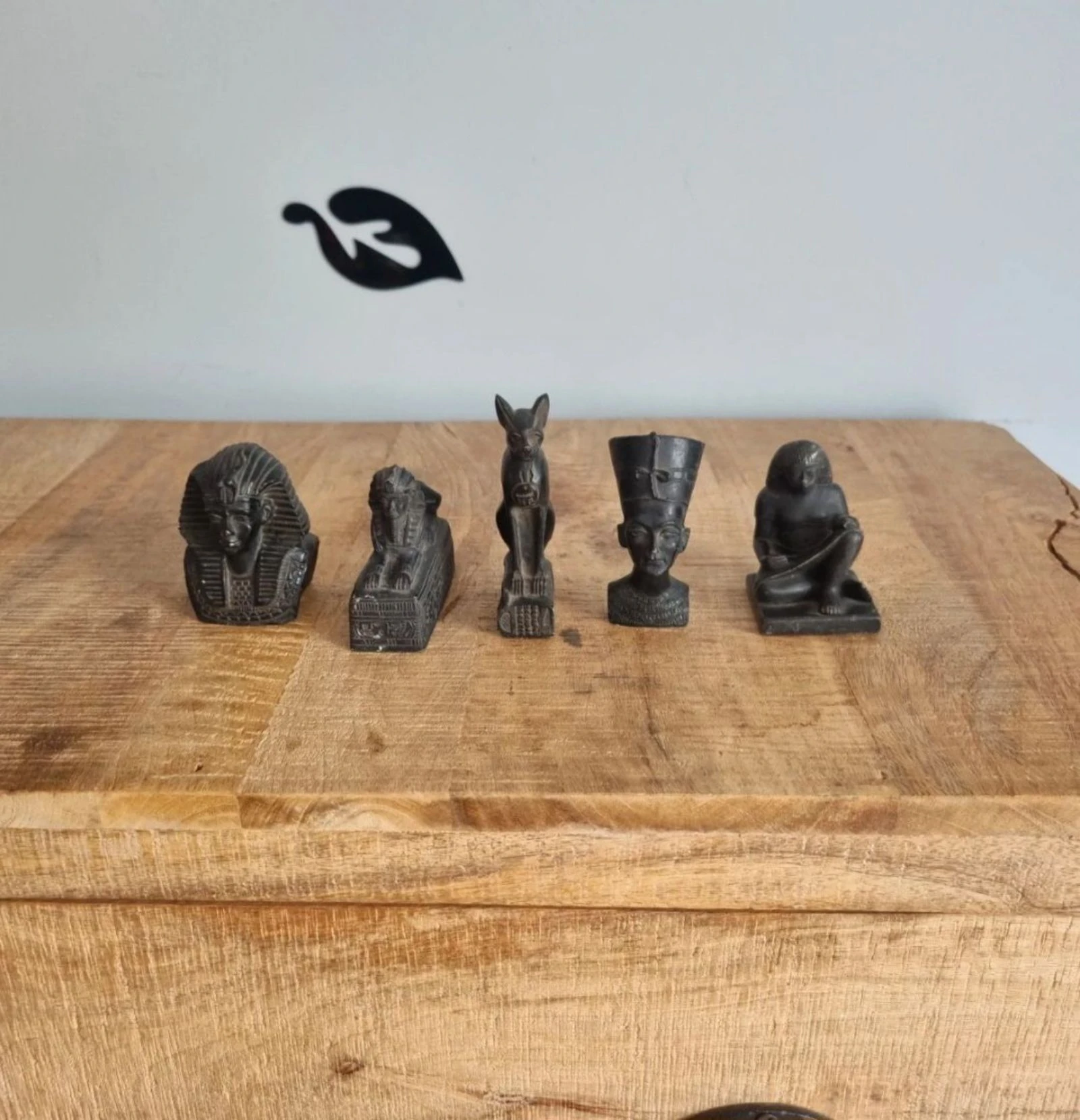 Lot de 5 statuettes égyptiennes décoratives (Toutânkhamon